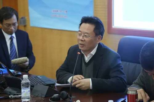 图6 对外经济贸易大学王立非教授作主旨发言 图6 对外经济贸易大学王立非教授作主旨发言